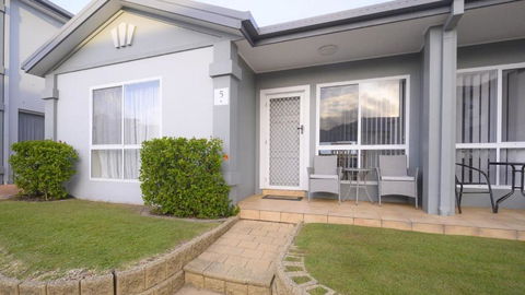 Apartment 5 - The Meridian - New Castle Holiday 0