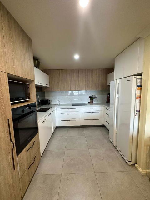 Apartment In The Heart Of Bathurst Walk Everywhere - New Castle Holiday 4
