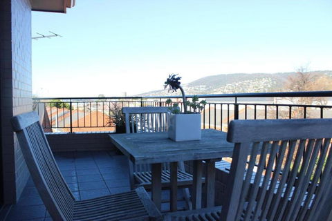 Apartment On Star Unit 2 - New Castle Holiday 4