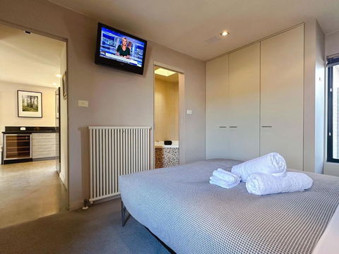 Apartment On Star Unit 2 - New Castle Holiday 1