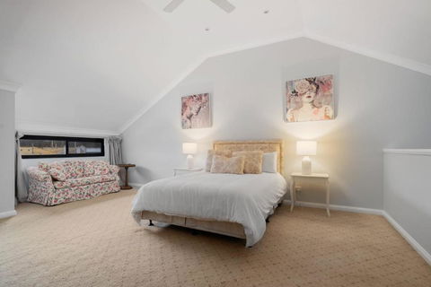Apartment On William In CBD - 2 Bed 2 Bath Wi-Fi - New Castle Holiday 0