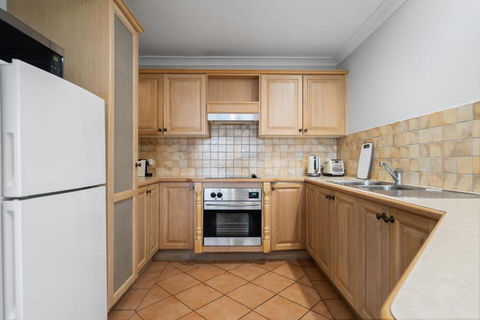 Apartment On William In CBD - 2 Bed 2 Bath Wi-Fi - New Castle Holiday 1
