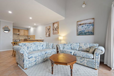 Apartment On William In CBD - 2 Bed 2 Bath Wi-Fi - New Castle Holiday 2
