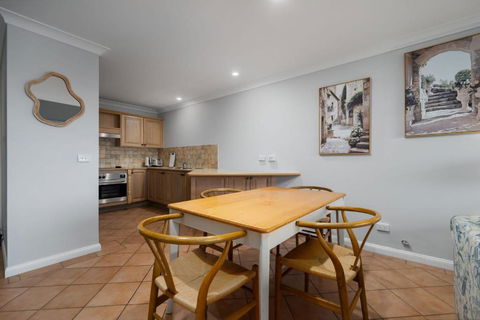 Apartment On William In CBD - 2 Bed 2 Bath Wi-Fi - New Castle Holiday 3