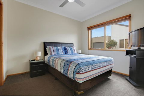 Apartments On Church - Unit 7 - New Castle Holiday 1