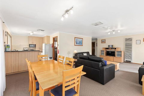 Apartments On Tolmie - New Castle Holiday 3