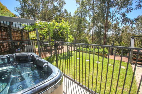 Apex Villa - New Castle Holiday 0