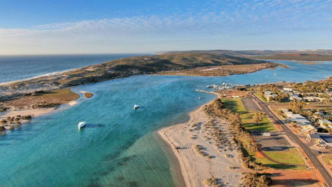 API Pelican Beach Front Apartments Kalbarri - New Castle Holiday 2