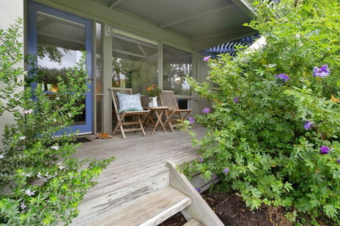 Apollo Bay Beach Bungalow - Couples Retreat - New Castle Holiday 2