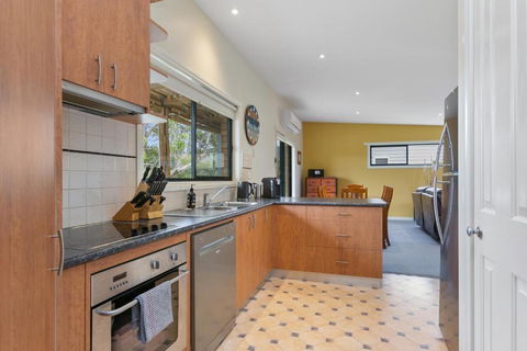 Apollo Bay Hideaway 5 Minute Walk To The Beach - New Castle Holiday 1