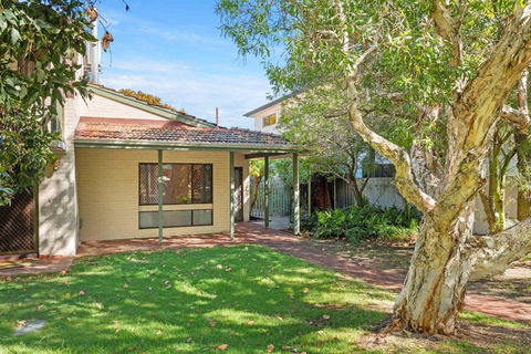 Applecross Village Gem 2BR - New Castle Holiday 0