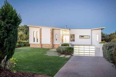 Apricus I Private Properties - New Castle Holiday 1