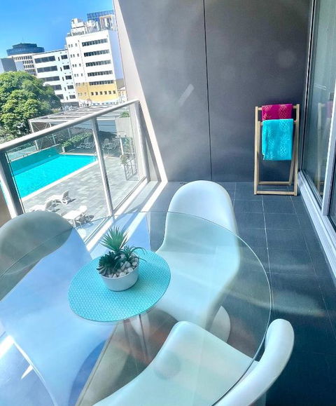 AQUA 306 POOLSIDE Luxury Apartment , Honeysuckle, NEWCASTLE FREE Parking - New Castle Holiday 2