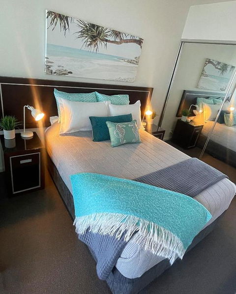 AQUA 306 POOLSIDE Luxury Apartment , Honeysuckle, NEWCASTLE FREE Parking - New Castle Holiday 3