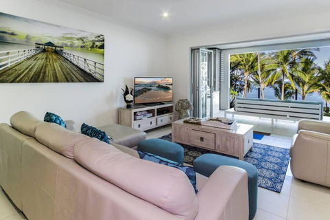 Aqua Aura - Bask In Beachfront Living - New Castle Holiday 1