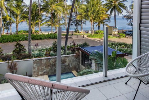 Aqua Aura - Bask In Beachfront Living - New Castle Holiday 3