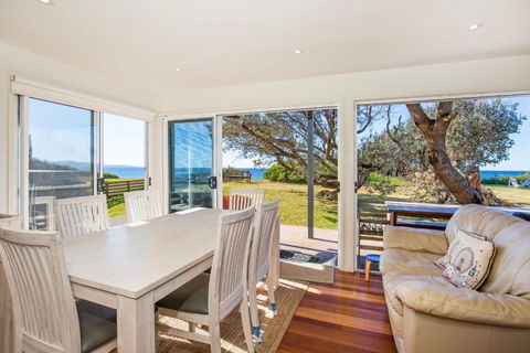 Aqua Beachfront - Pet Friendly - 2 Mins Walk To Beach - New Castle Holiday 3