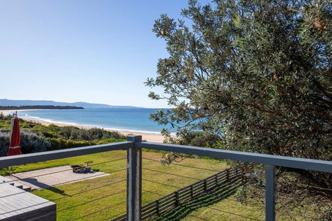 Aqua Beachfront - Pet Friendly - 2 Mins Walk To Beach - New Castle Holiday 0