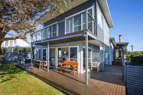 Aqua Beachfront - Pet Friendly - 2 Mins Walk To Beach - New Castle Holiday 2