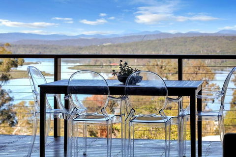 Aqua La Vista - 4 Bedroom Pet Friendly House - New Castle Holiday 0
