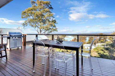 Aqua La Vista - 4 Bedroom Pet Friendly House - New Castle Holiday 1