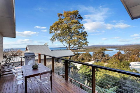 Aqua La Vista - 4 Bedroom Pet Friendly House - New Castle Holiday 3