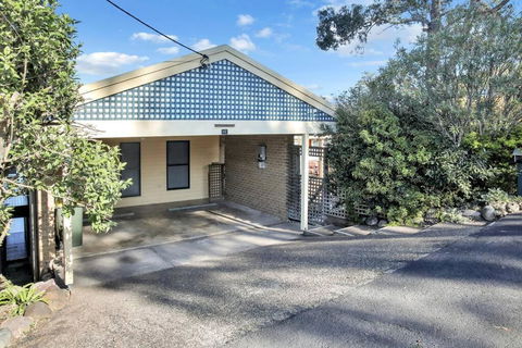 Aqua La Vista - 4 Bedroom Pet Friendly House - New Castle Holiday 4