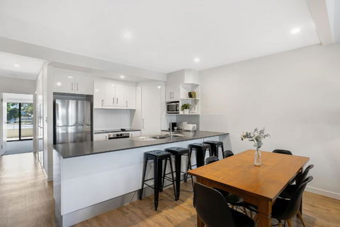 Aqua On Fletcher Street - New Castle Holiday 3