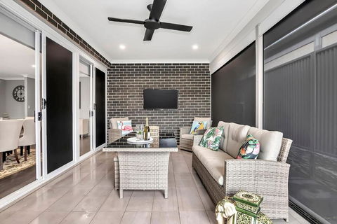 Aqua Place - Family Comfort Meets Coastal Charm - New Castle Holiday 1