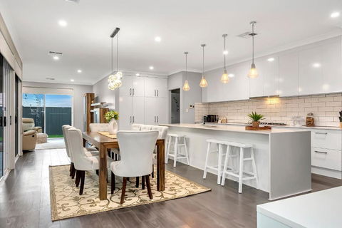 Aqua Place - Family Comfort Meets Coastal Charm - New Castle Holiday 0