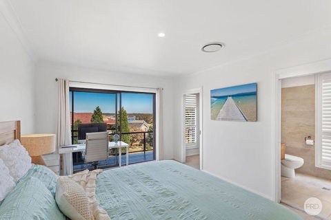 Aquablue Holiday Home - Hot Spa & Pool - 2m Walk To Beaches - New Castle Holiday 2