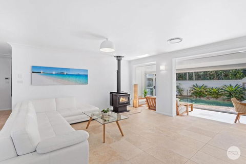 Aquablue Holiday Home - Hot Spa & Pool - 2m Walk To Beaches - New Castle Holiday 3