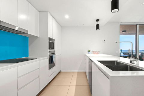 Aquaview Unit 304 Kings Beach - New Castle Holiday 3