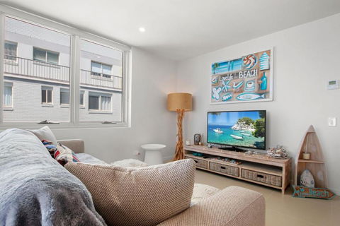Aquaview Unit 604, 29 Canberra Tce, Kings Beach - New Castle Holiday 1