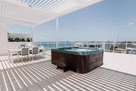 Aquavista Penthouse - Stunning 180 Views - New Castle Holiday 0