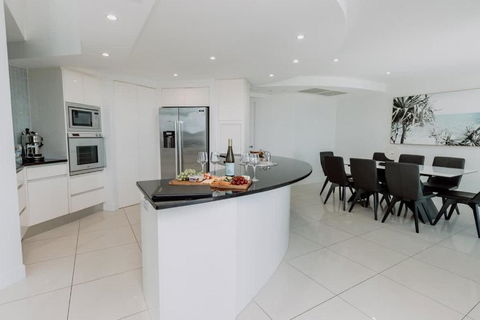 Aquavista Penthouse - Stunning 180 Views - New Castle Holiday 4