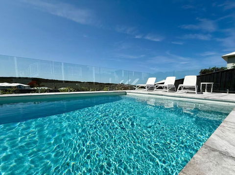 Aquila Beach Retreat - New Castle Holiday 2