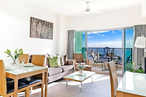 Arafura Suites - Dual-Studio Resort-style Getaway - New Castle Holiday 0