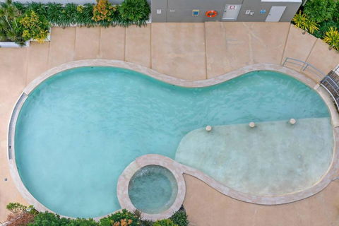Arafura Suites - Dual-Studio Resort-style Getaway - New Castle Holiday 1