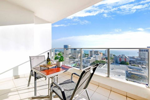 Arafura Suites - Dual-Studio Resort-style Getaway - New Castle Holiday 2