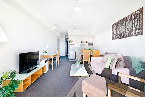 Arafura Suites - Dual-Studio Resort-style Getaway - New Castle Holiday 3
