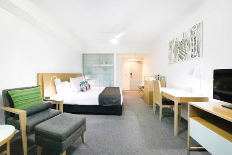 Arafura Suites - Dual-Studio Resort-style Getaway - New Castle Holiday 4