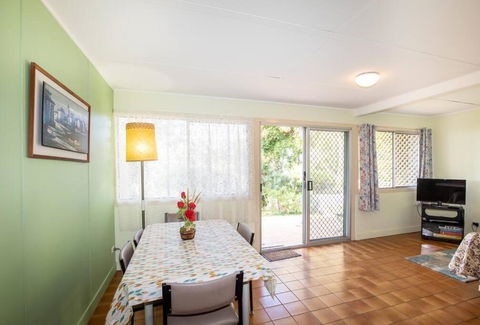 ARCADIA -Straddie Original 3 Bedroom House With Ocean Views - New Castle Holiday 1
