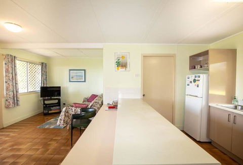 ARCADIA -Straddie Original 3 Bedroom House With Ocean Views - New Castle Holiday 2