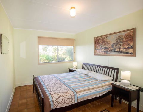 ARCADIA -Straddie Original 3 Bedroom House With Ocean Views - New Castle Holiday 4