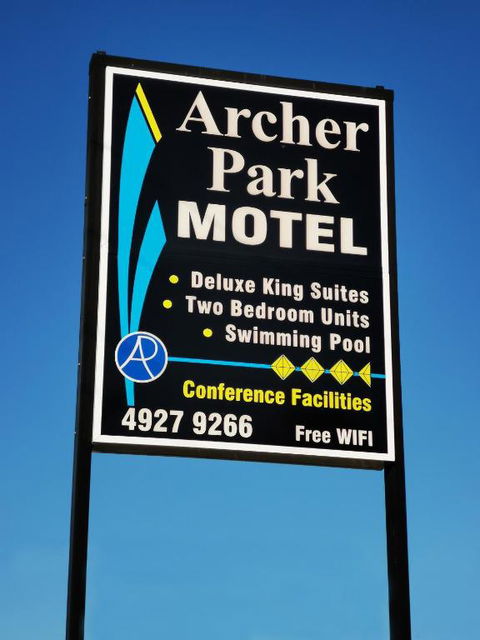 Archer Park Motel - New Castle Holiday 1