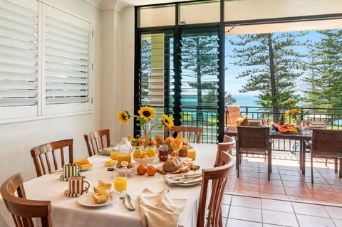 Arcoola 2 - Views Over Main Beach - New Castle Holiday 2