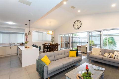 Armidale Cottage - House 1 - New Castle Holiday 0