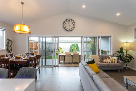 Armidale Cottage - House 1 - New Castle Holiday 4