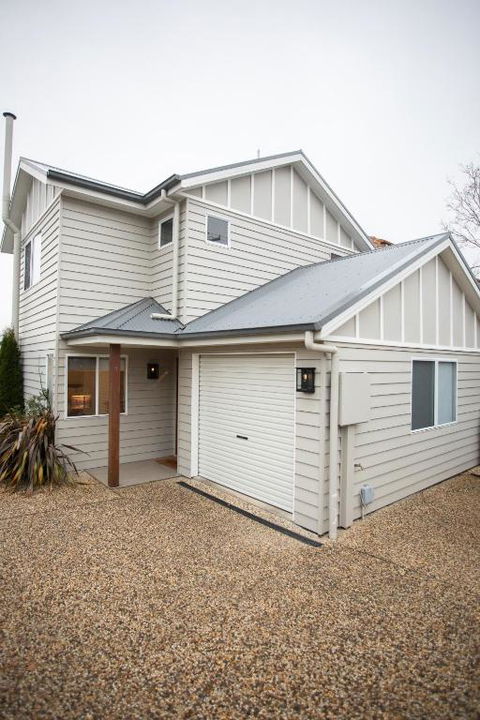 Armidale Cottage - House 1 - New Castle Holiday 2